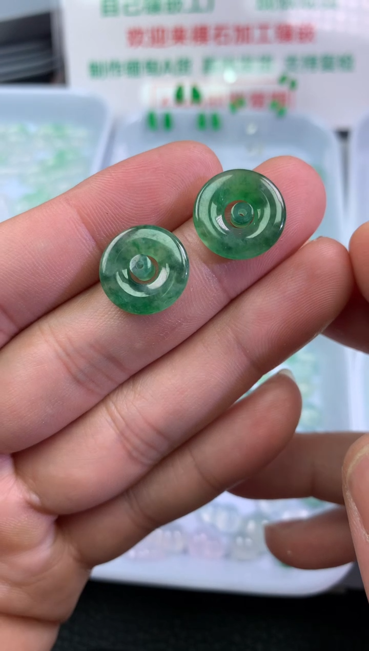 【闪购商品】翡翠颈饰未镶嵌甜甜圈