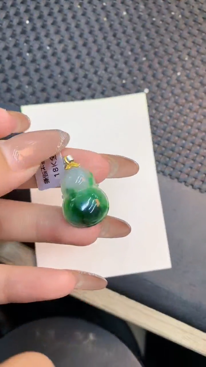 颈饰18K金镶嵌翡翠1