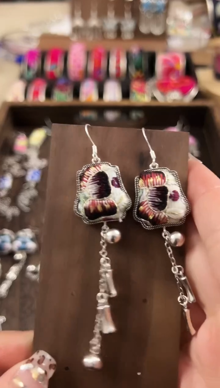 【闪购商品】织绣民族风老绣饰品487