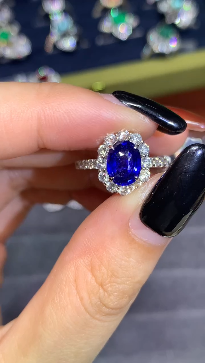 戒指蓝宝石18K金镶嵌1.72CT