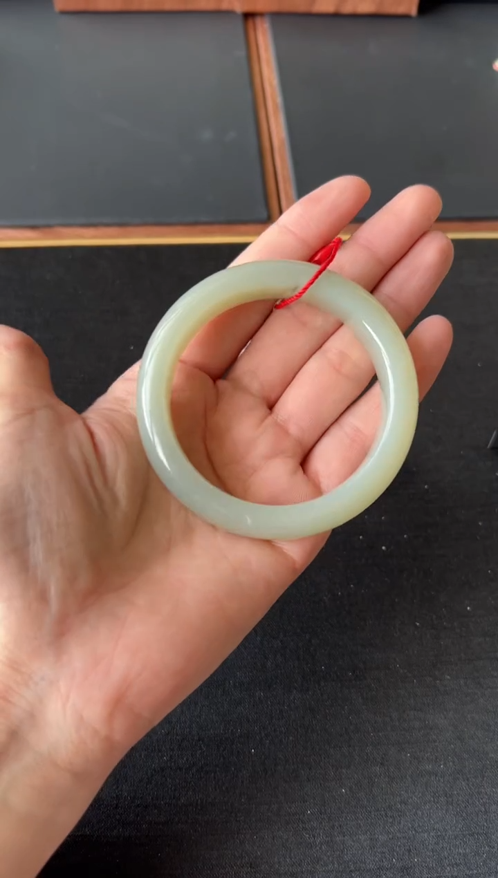 【闪购商品】和田玉手镯未镶嵌且末微色差近矿55+