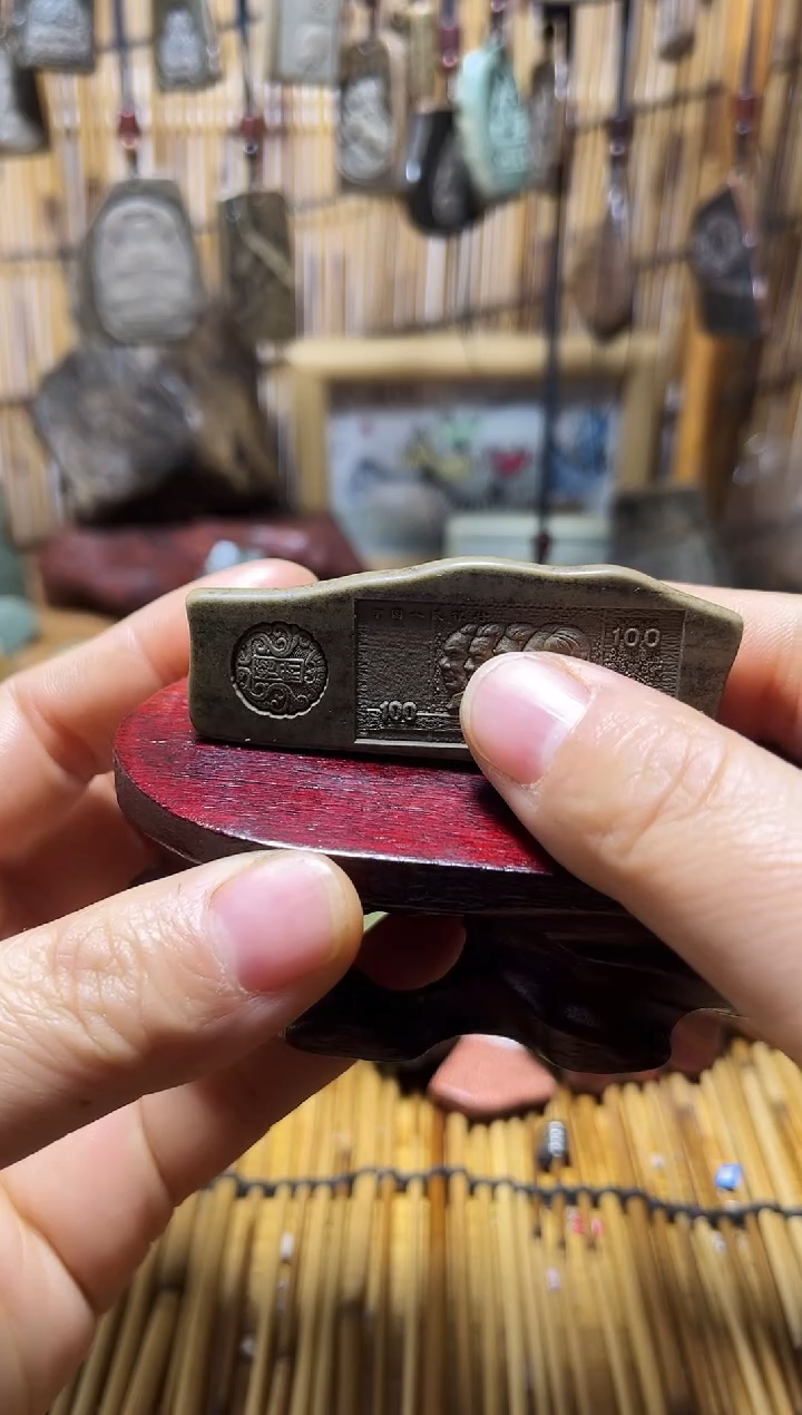 86戈壁石雕刻手把件，挂件