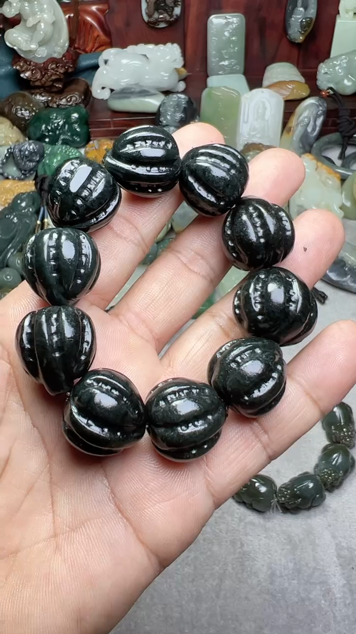 和田玉未镶嵌把件-