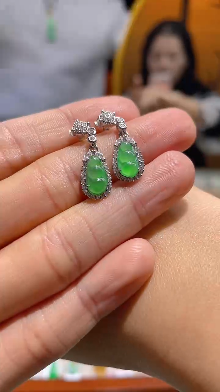 【闪购商品】翡翠颈饰未镶嵌假一赔三