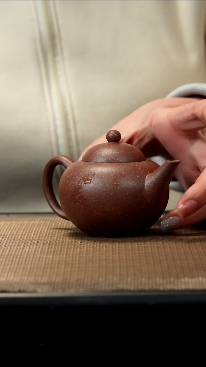 紫砂茶盏梨皮紫泥卡盖水平130CC