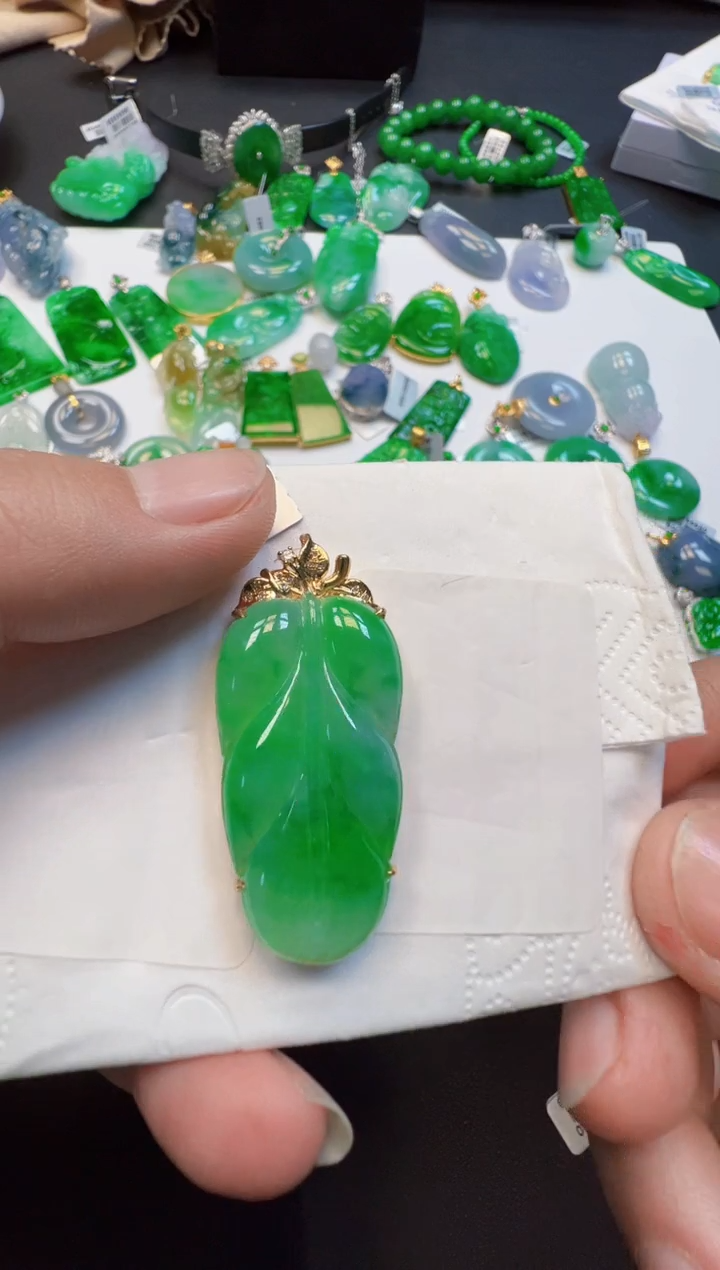 【闪购商品】翡翠吊坠(不含链)18K金镶嵌11800