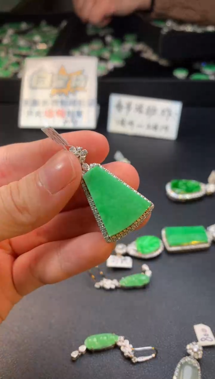 【闪购商品】翡翠颈饰银S925镶嵌翡翠