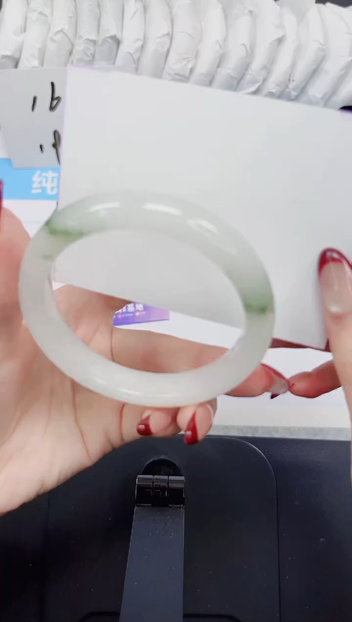 【闪购商品】石英质玉手镯未镶嵌228