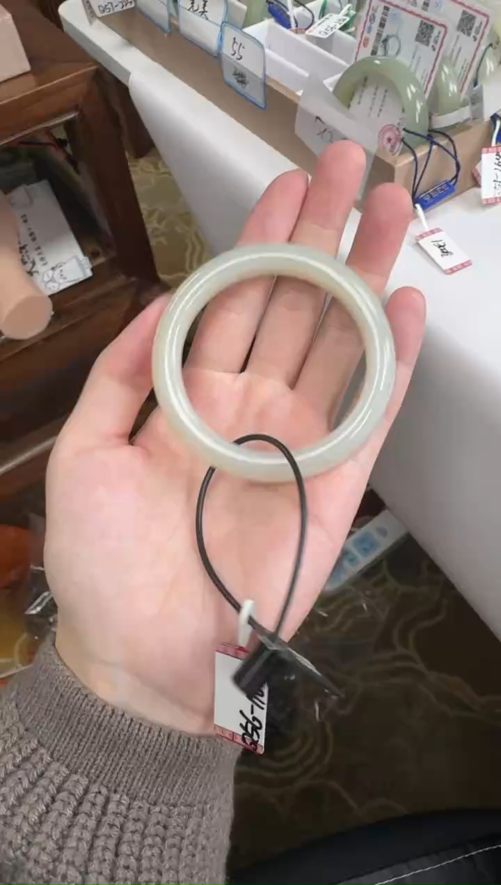 未镶嵌手镯和田玉56