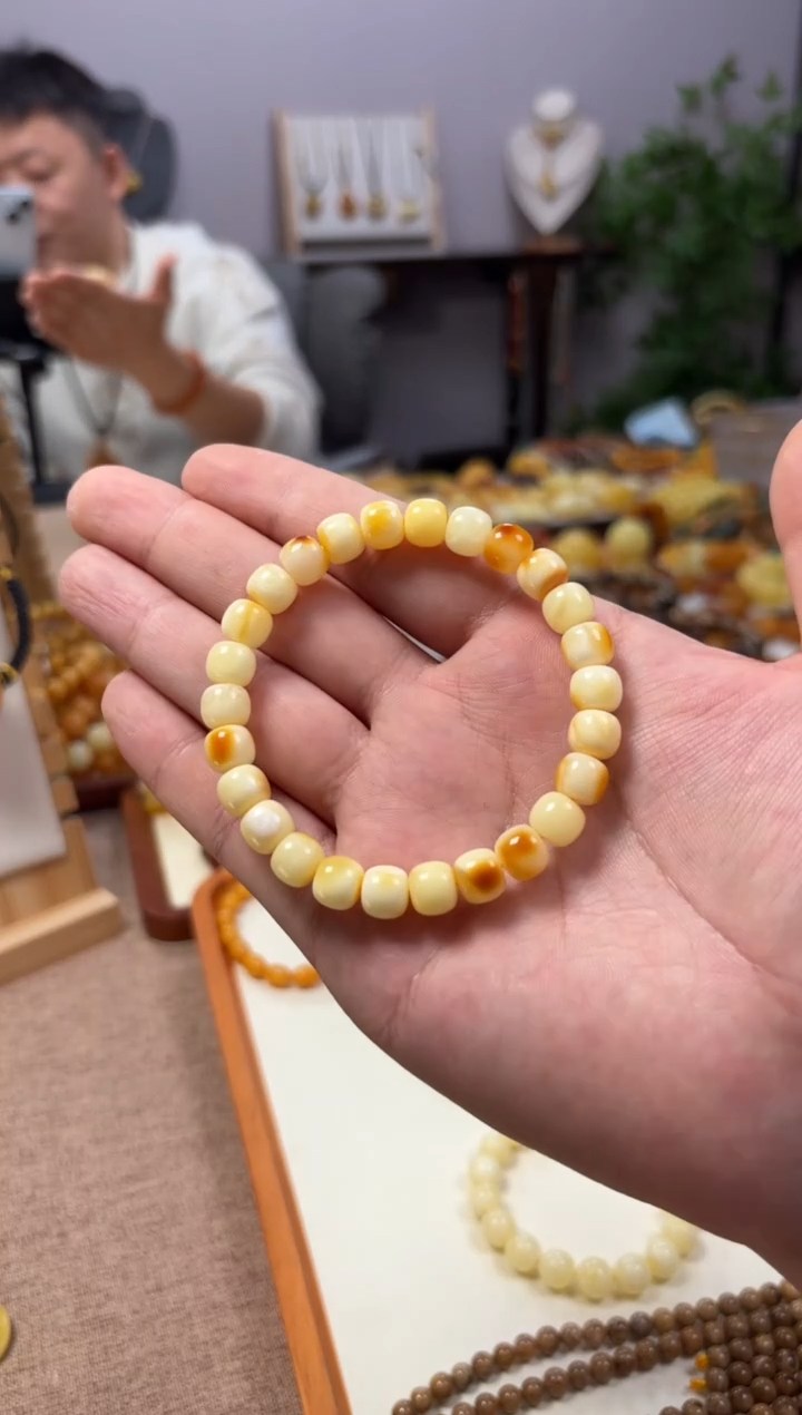 【闪购商品】蜜蜡裸石未镶嵌手串