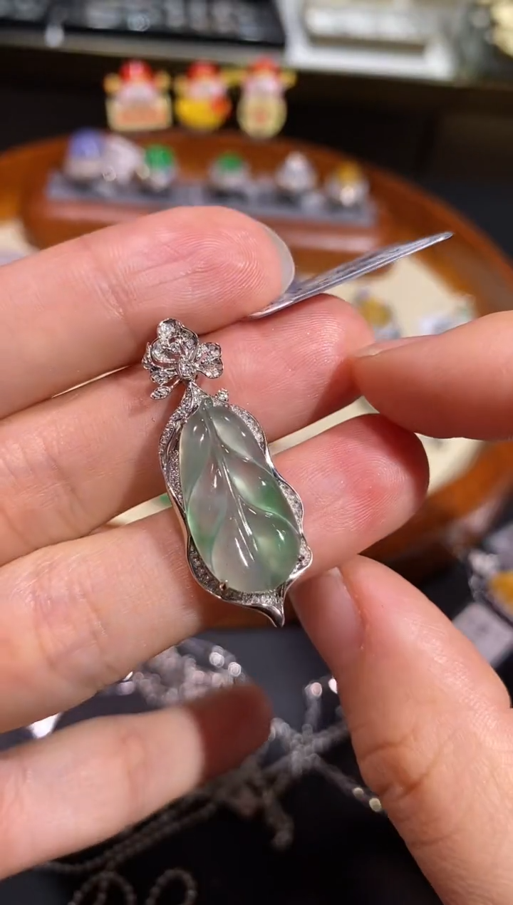 【闪购商品】翡翠颈饰18K金镶嵌吊坠