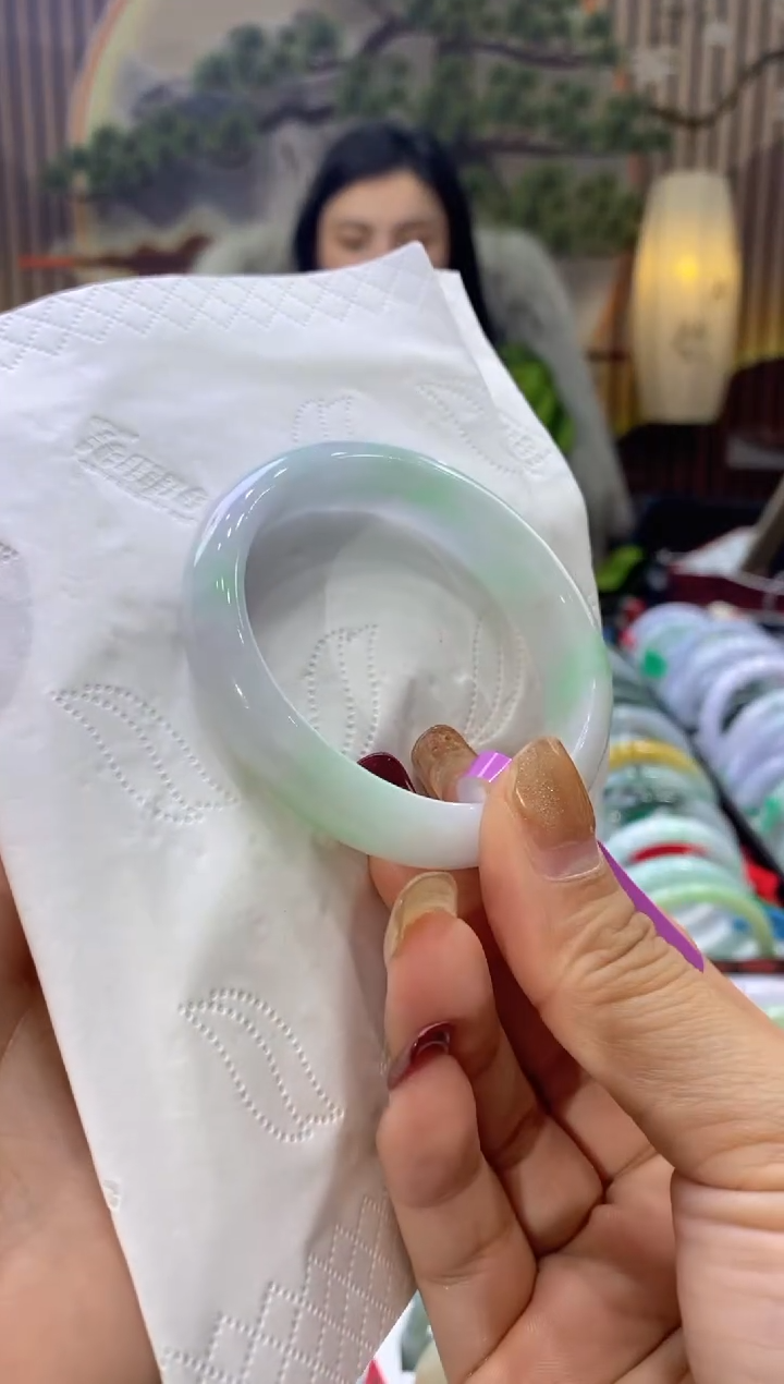 【闪购商品】翡翠手镯未镶嵌多人00621