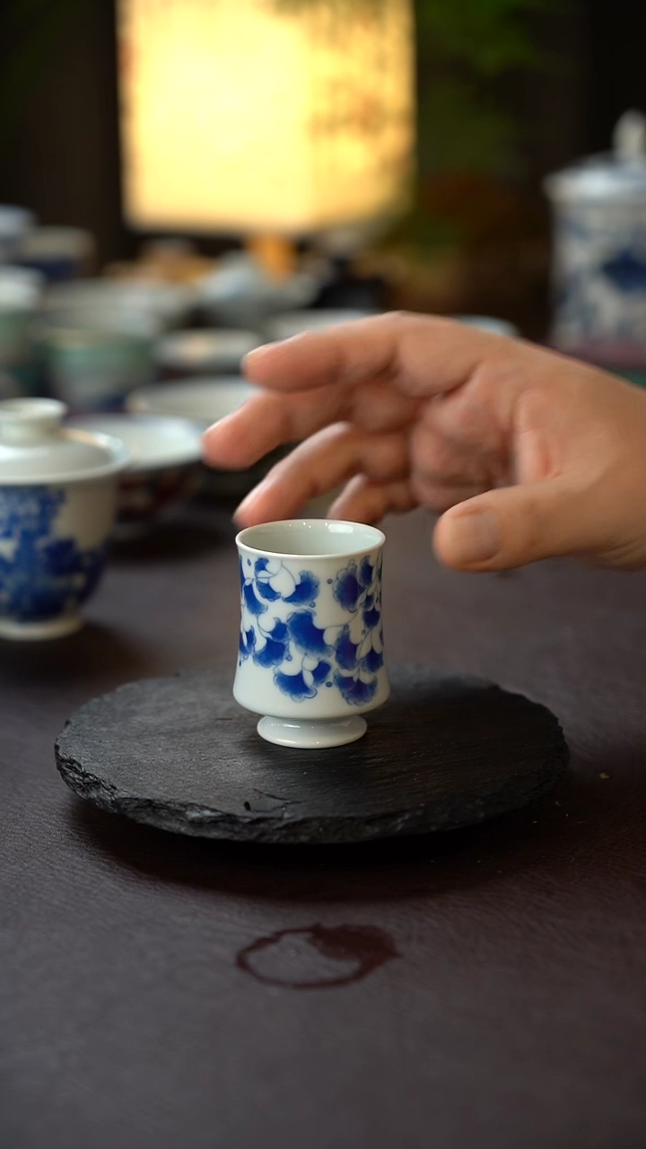 景德镇全手工手绘青花银杏闻香杯