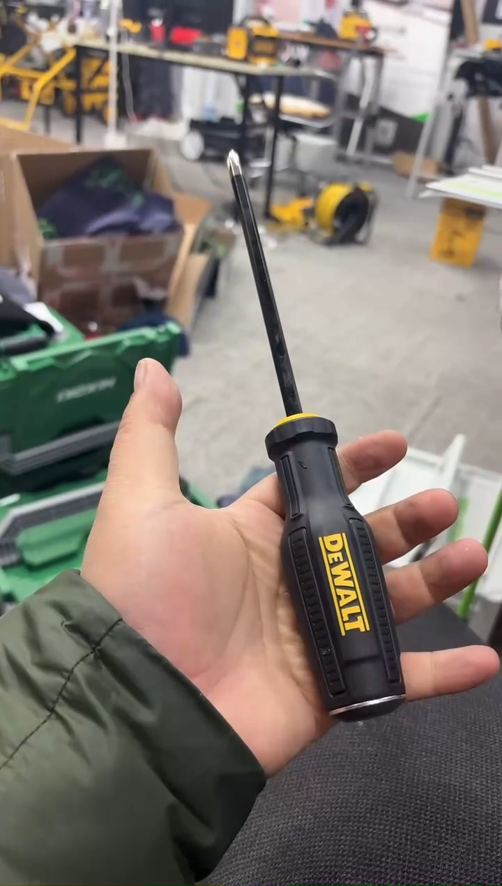 得伟十字可敲击螺丝刀