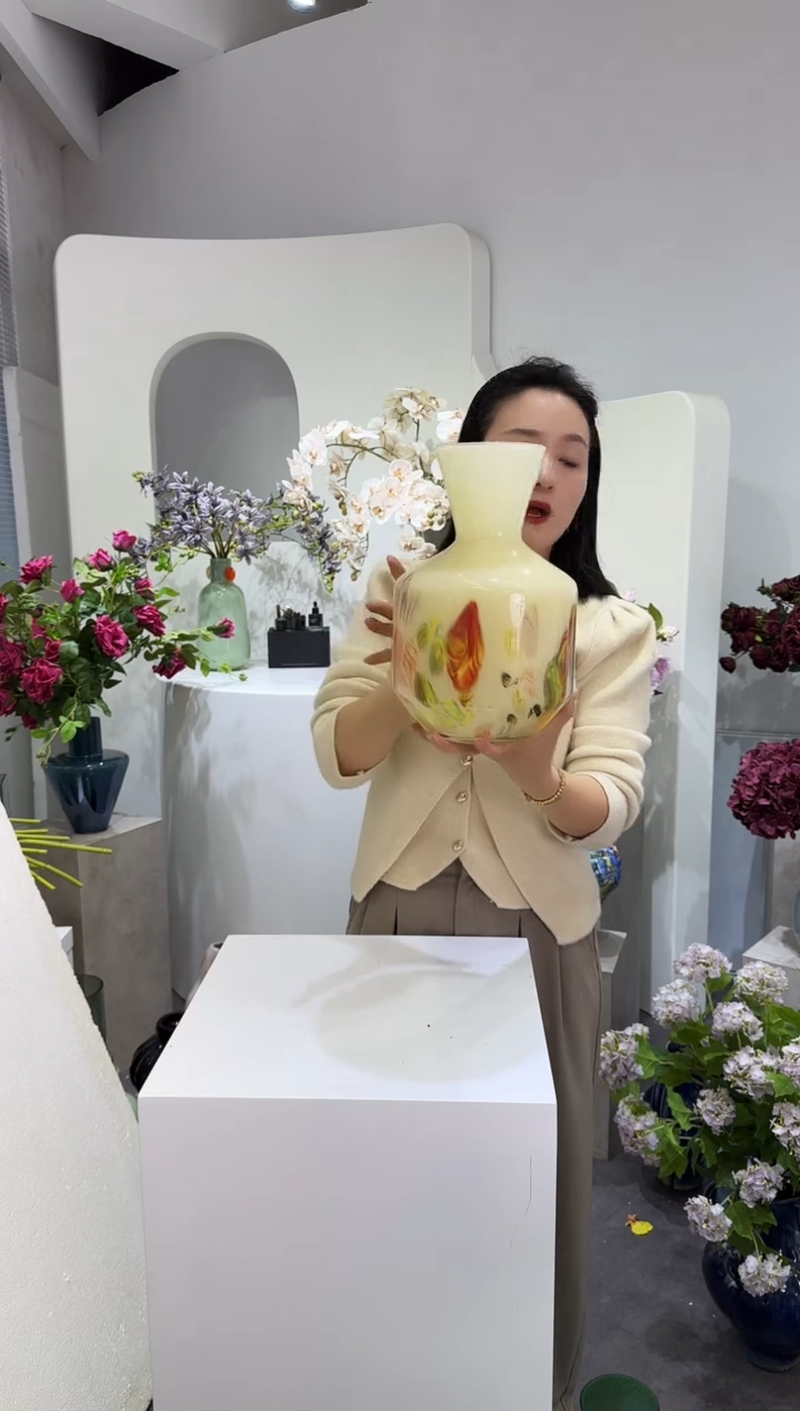 【闪购商品】藤七彩花瓶