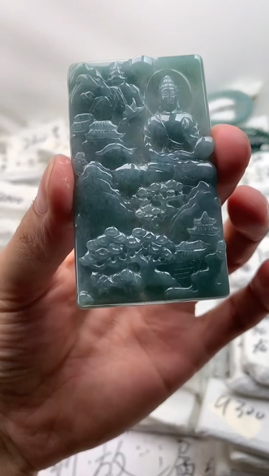 翡翠未镶嵌颈饰观音【品质一般介意慎拍】