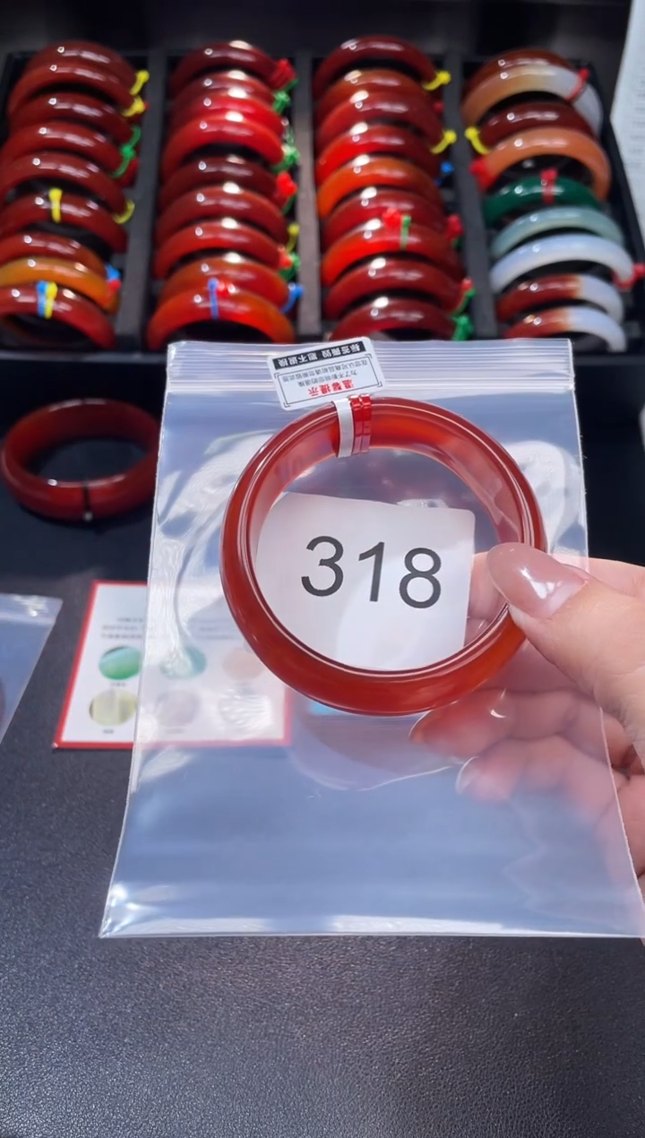 手镯玛瑙/玉髓未镶嵌55圈口*A318