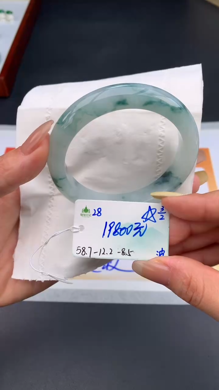 【闪购商品】翡翠手镯未镶嵌下单联系客服核对地址哦