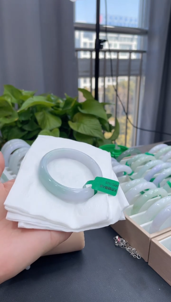 【闪购商品】翡翠手镯未镶嵌0000006401