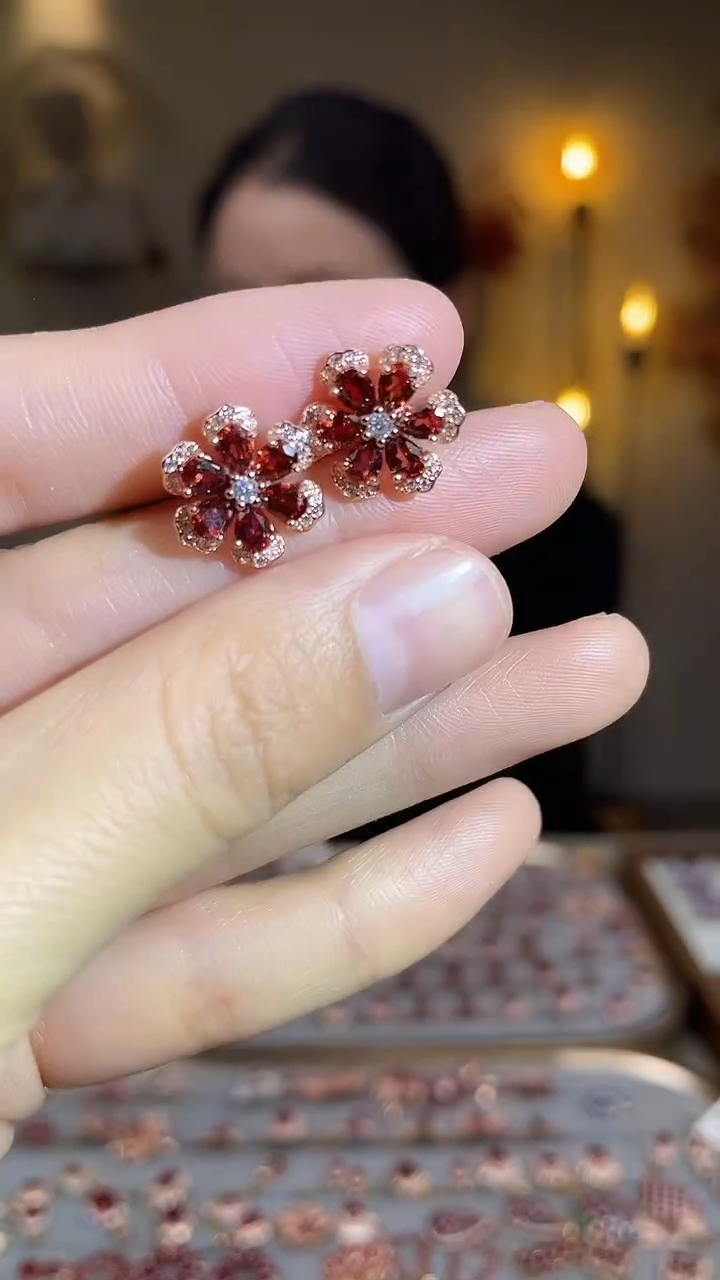 银S925镶嵌耳饰石榴石耳饰