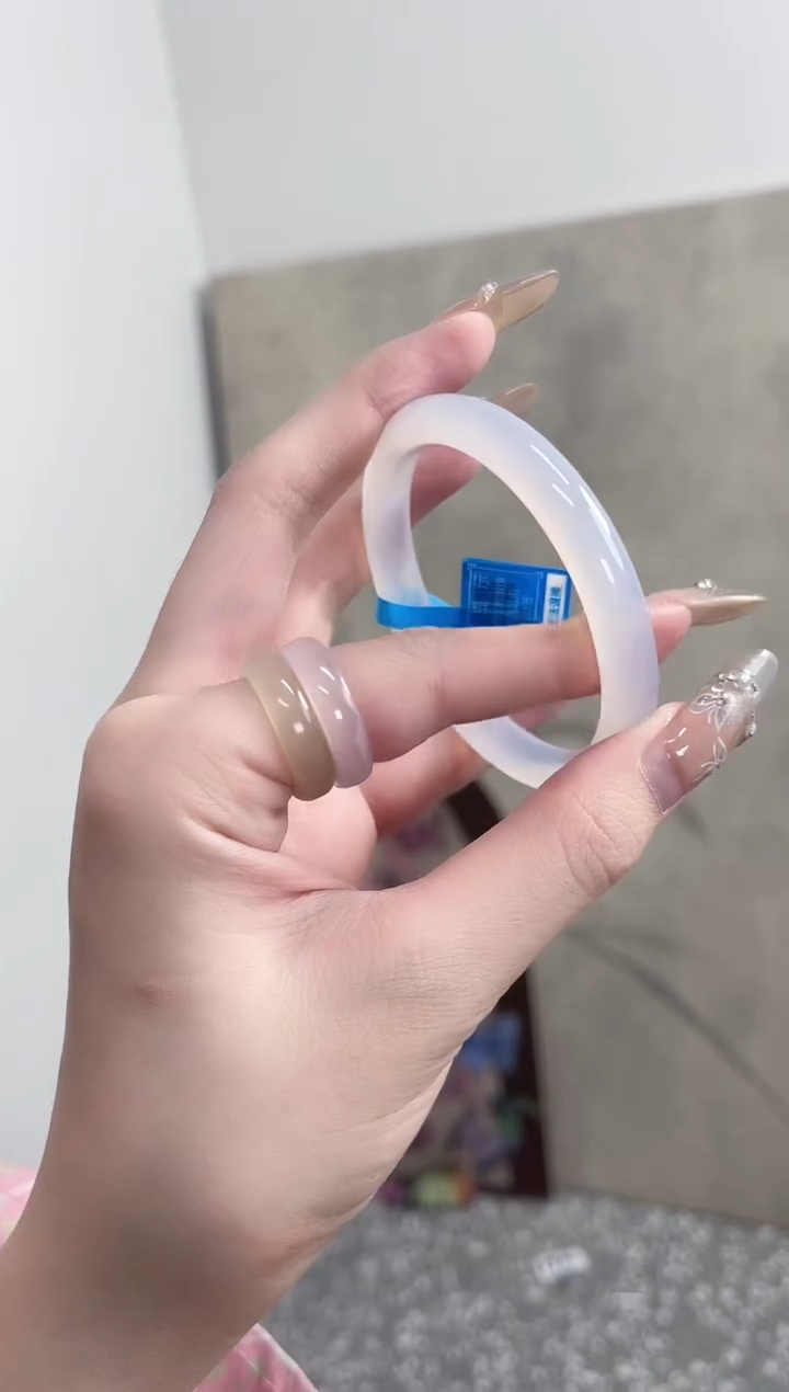 【闪购商品】玛瑙/玉髓手镯未镶嵌55-56圈