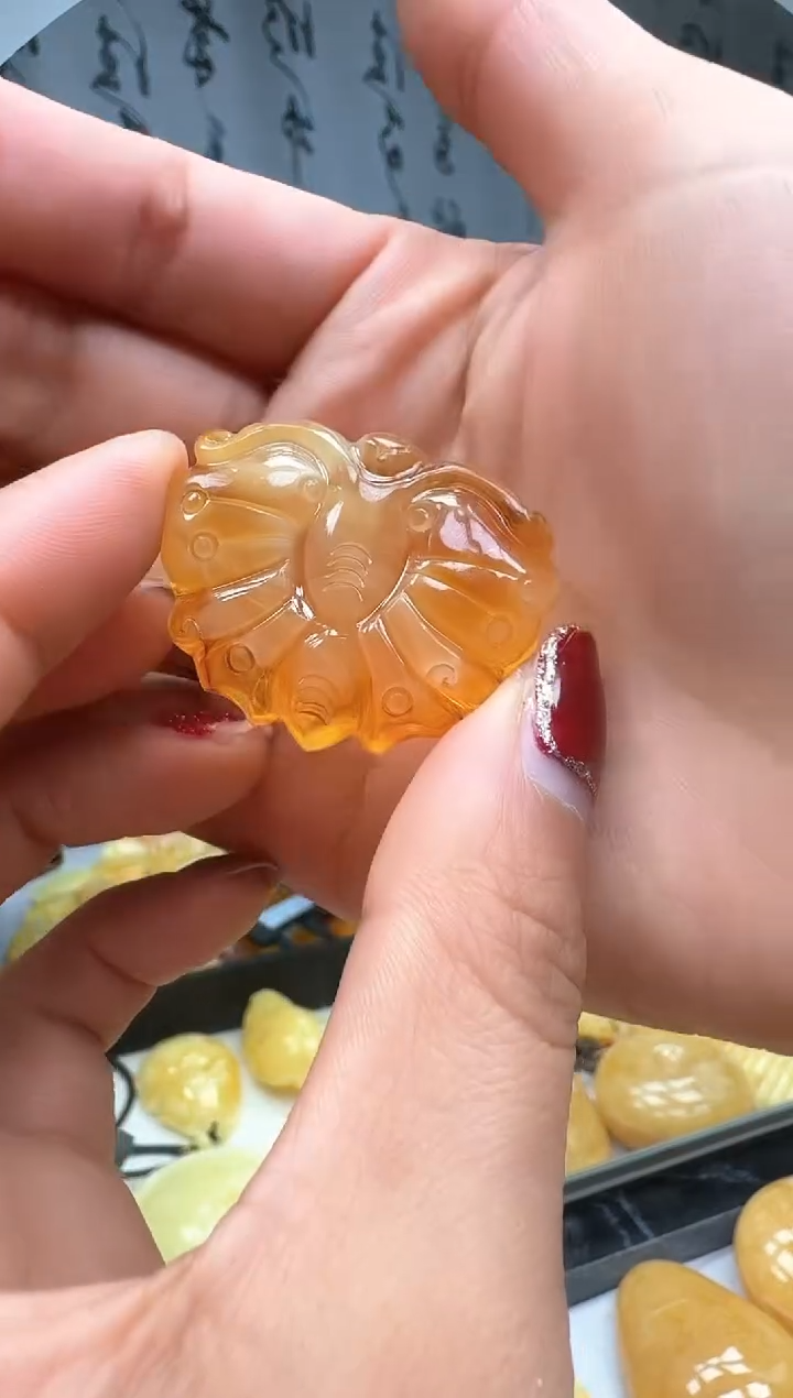 【闪购商品】琥珀裸石未镶嵌配饰