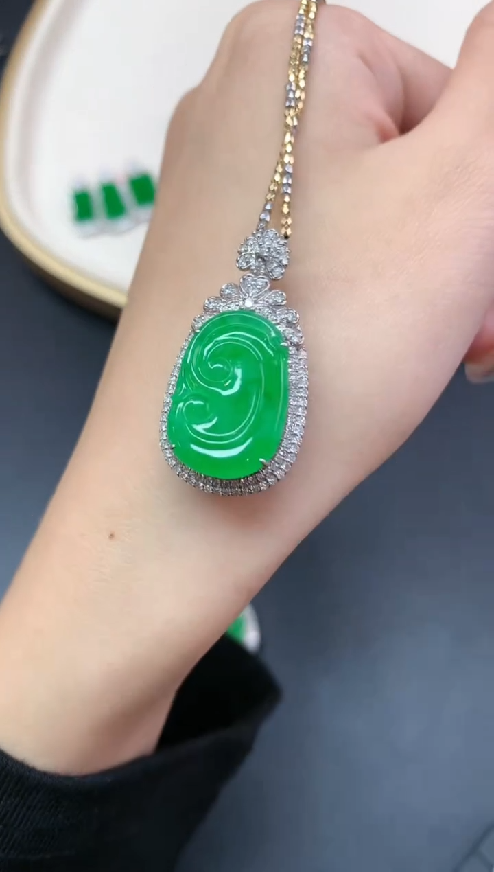 【闪购商品】翡翠吊坠(不含链)18K金镶嵌吊坠A182|26800