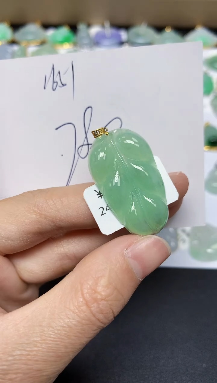 翡翠18K金镶嵌颈饰 天然翡翠A货