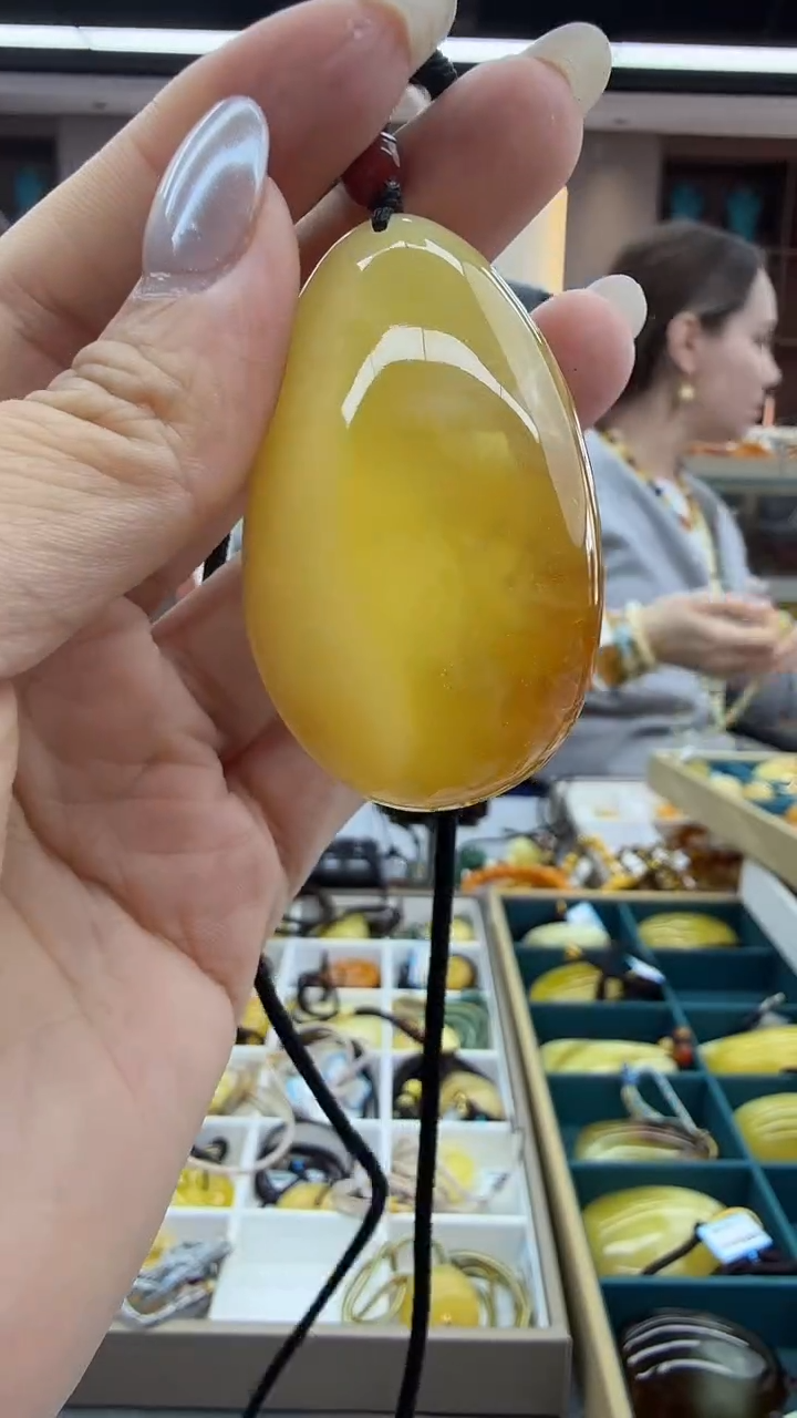 琥珀颈饰未镶嵌231秒拍号 假一罚三 