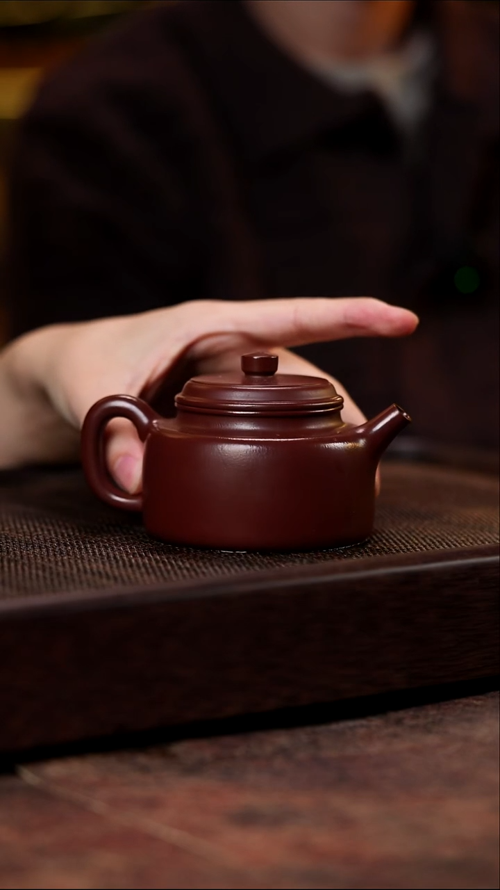 宜兴紫砂鹅蛋紫朱德钟