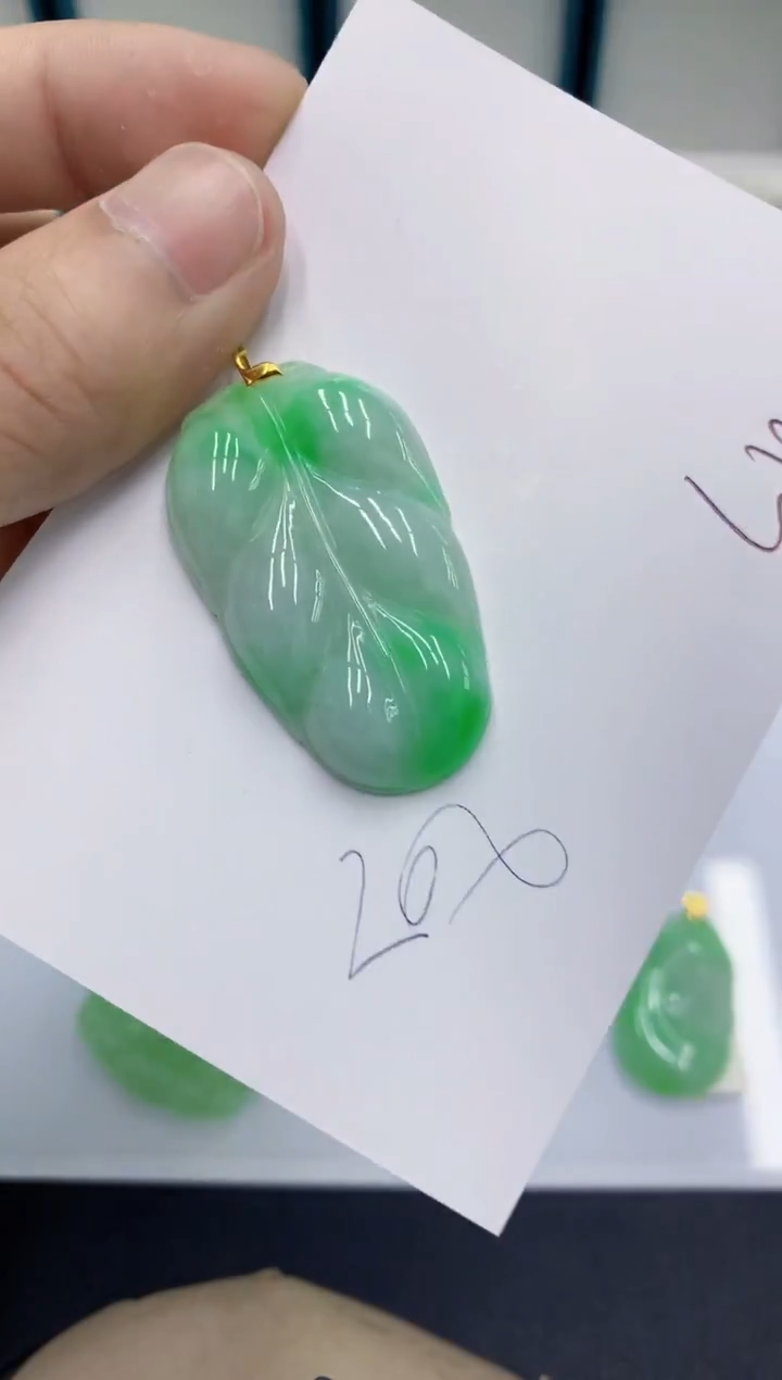 颈饰18K金镶嵌翡翠翡翠