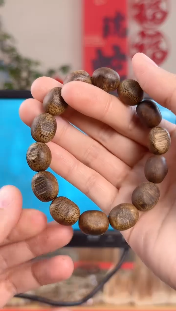 【闪购商品】沉香手串海南莺歌绿棋随型留疤多样性发货