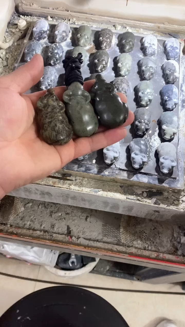 【闪购商品】和田玉吊坠(不含链)未镶嵌牛 随机发货 一个