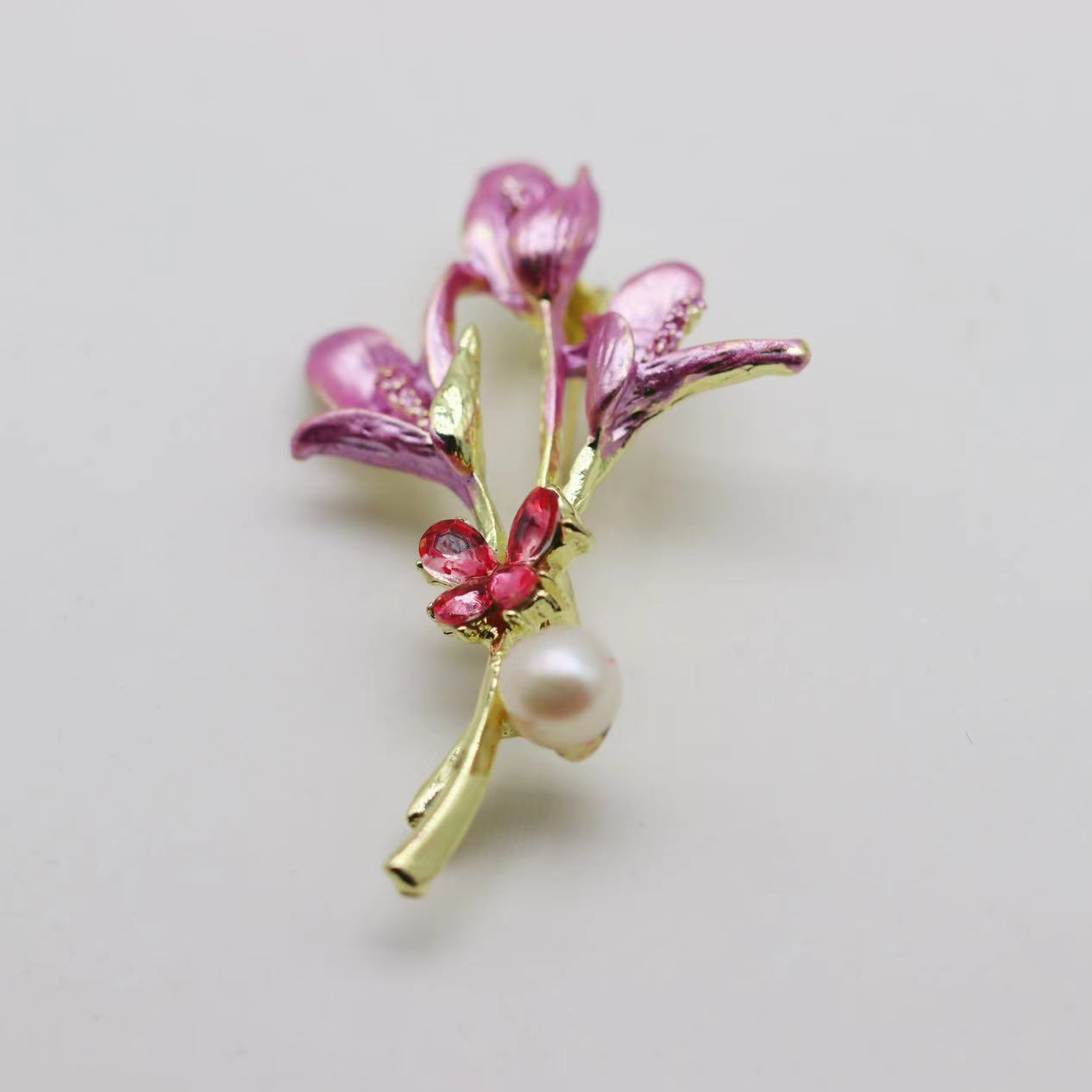 278 紫色花珍珠胸针