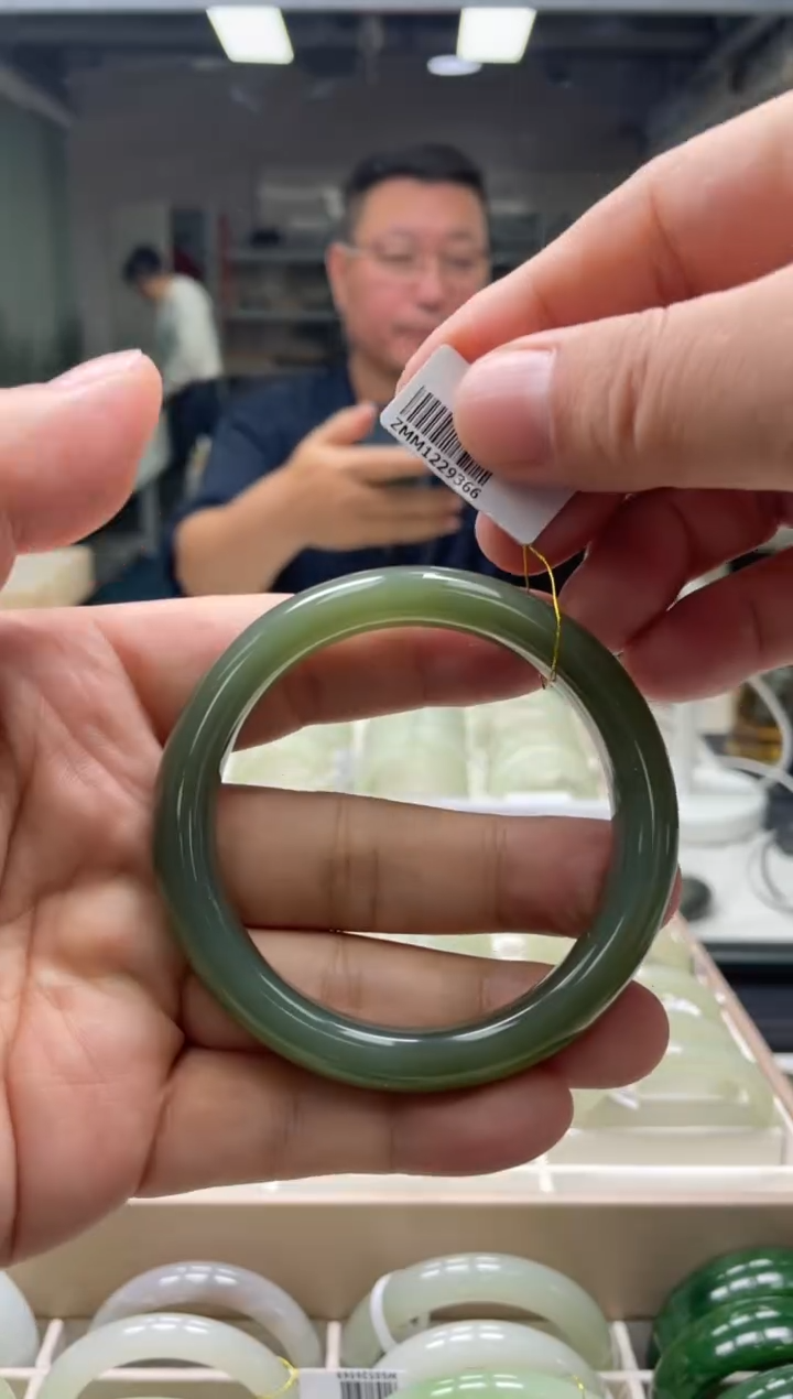 【闪购商品】和田玉手镯未镶嵌编码 9366圈口58-59