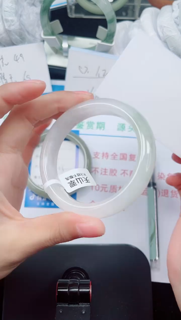 未镶嵌手镯石英质玉89-55/56/57