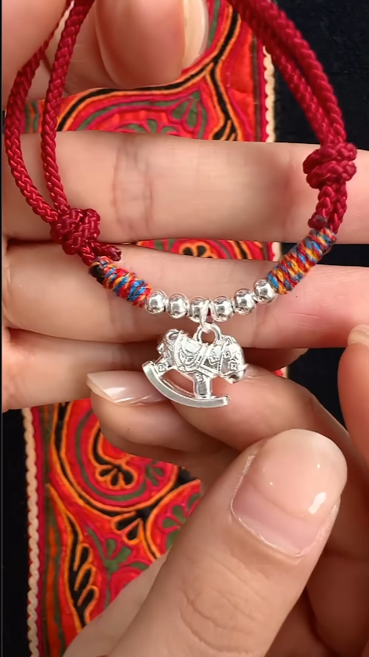 无无足银摇摇马红手绳