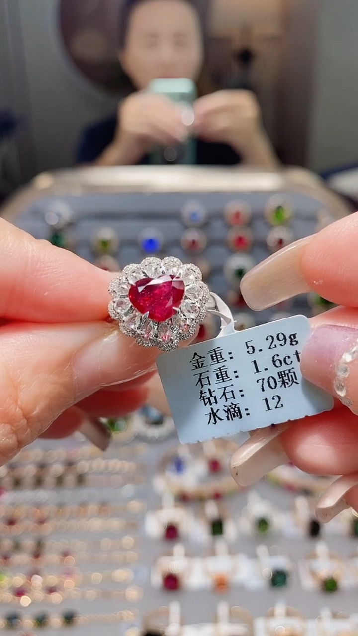 18K金镶嵌戒指红宝石1.6