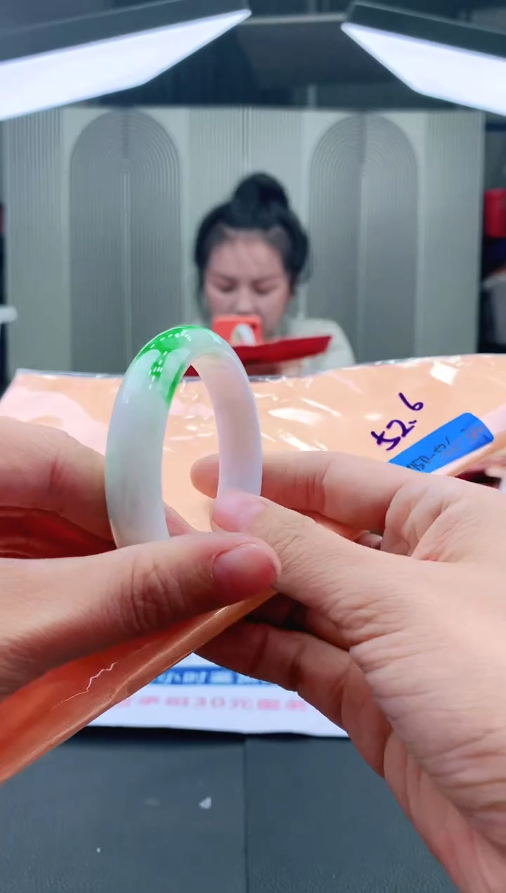 未镶嵌手镯翡翠52+