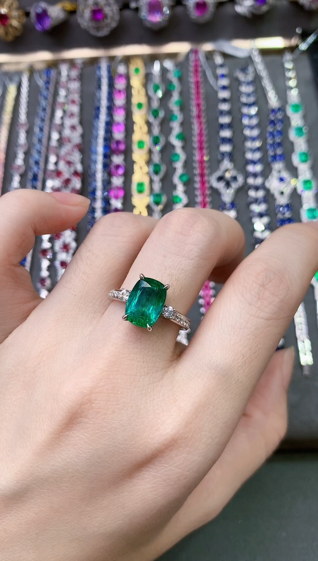 【闪购商品】祖母绿戒指18K金镶嵌1