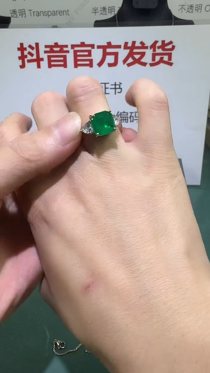 颈饰18K金镶嵌祖母绿1