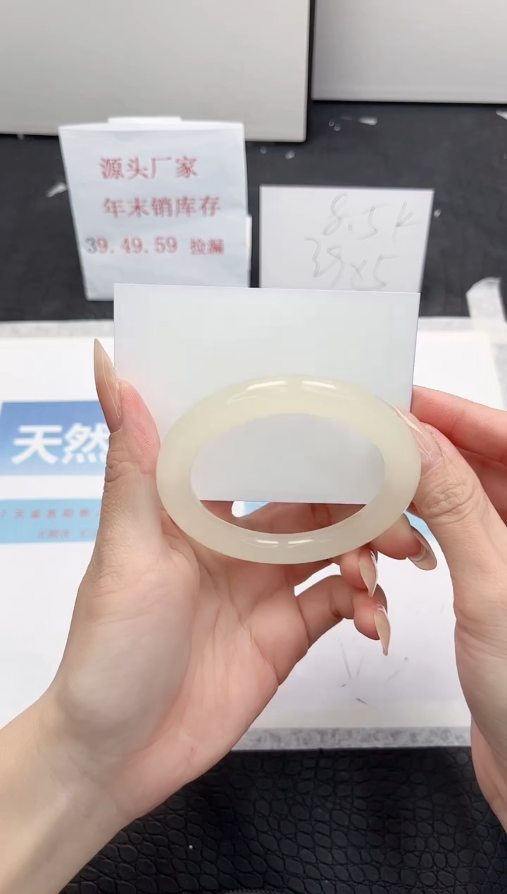 【闪购商品】石英质玉手镯未镶嵌132-56.4