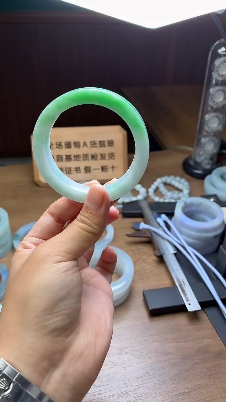 未镶嵌手镯定制翡翠花*定制