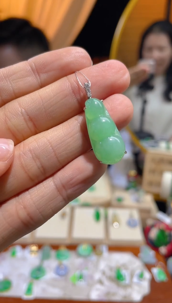 【闪购商品】翡翠颈饰18K金镶嵌假一赔三