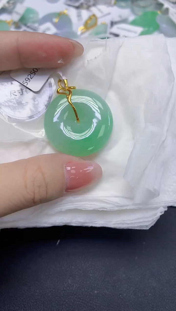 颈饰18K金镶嵌翡翠天然缅甸翡翠A货多样性发一件