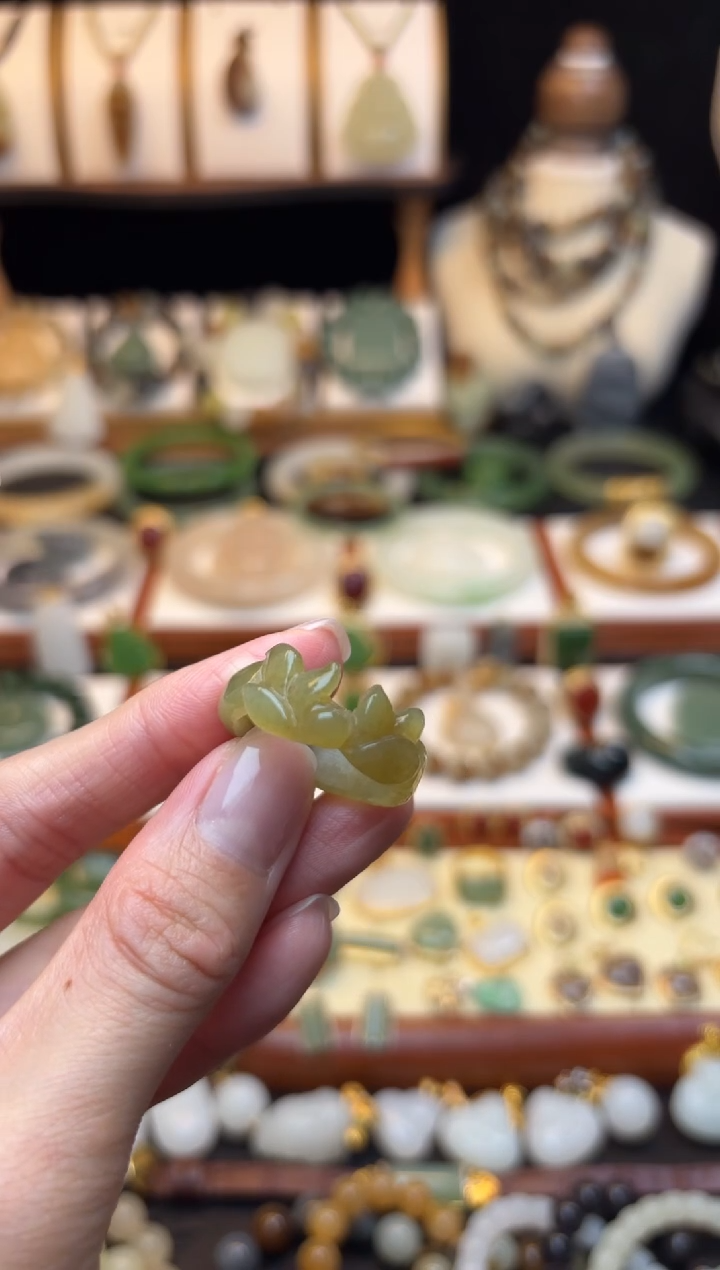 【闪购商品】和田玉戒指未镶嵌微瑕福利