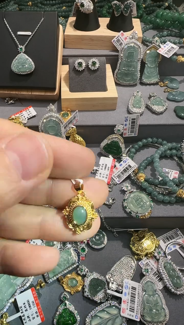 【闪购商品】翡翠吊坠(赠链)未镶嵌翡翠A货源头工厂带证书发