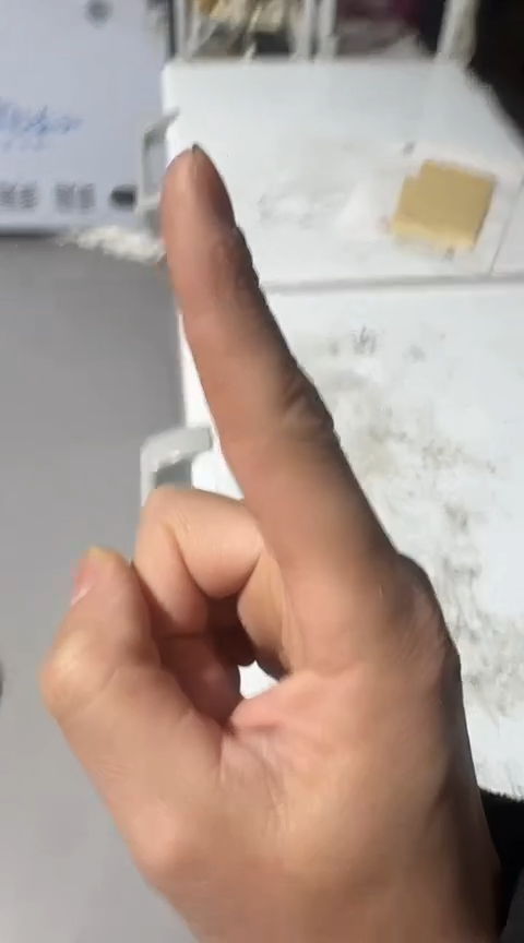 晚上银手指·····