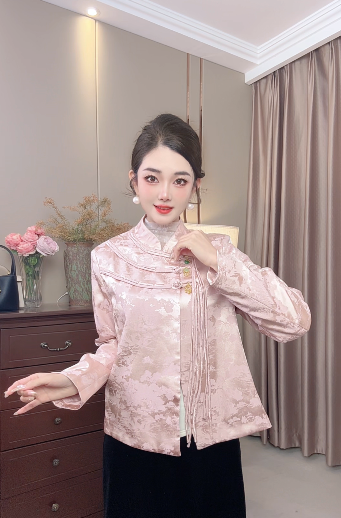 6805款新中式高级感缎面立领提花刺绣短款外套款轻奢复古上衣