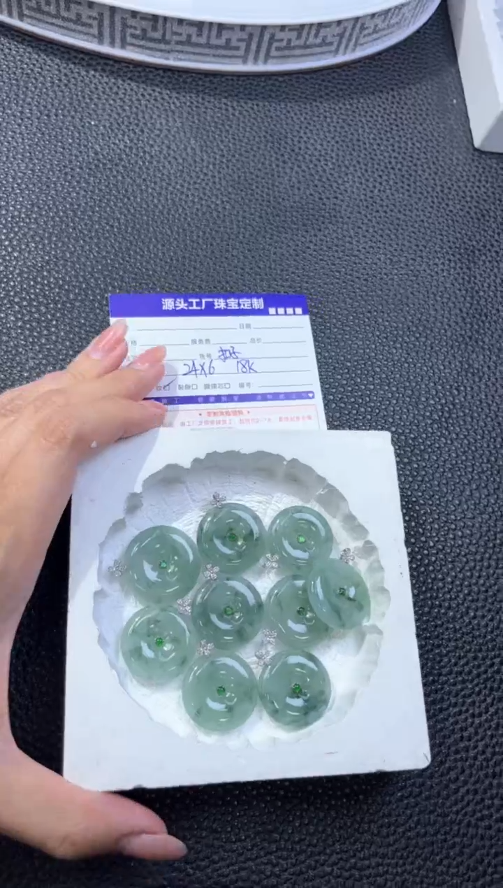 翡翠挂件18K金镶嵌平安扣多样性发一件